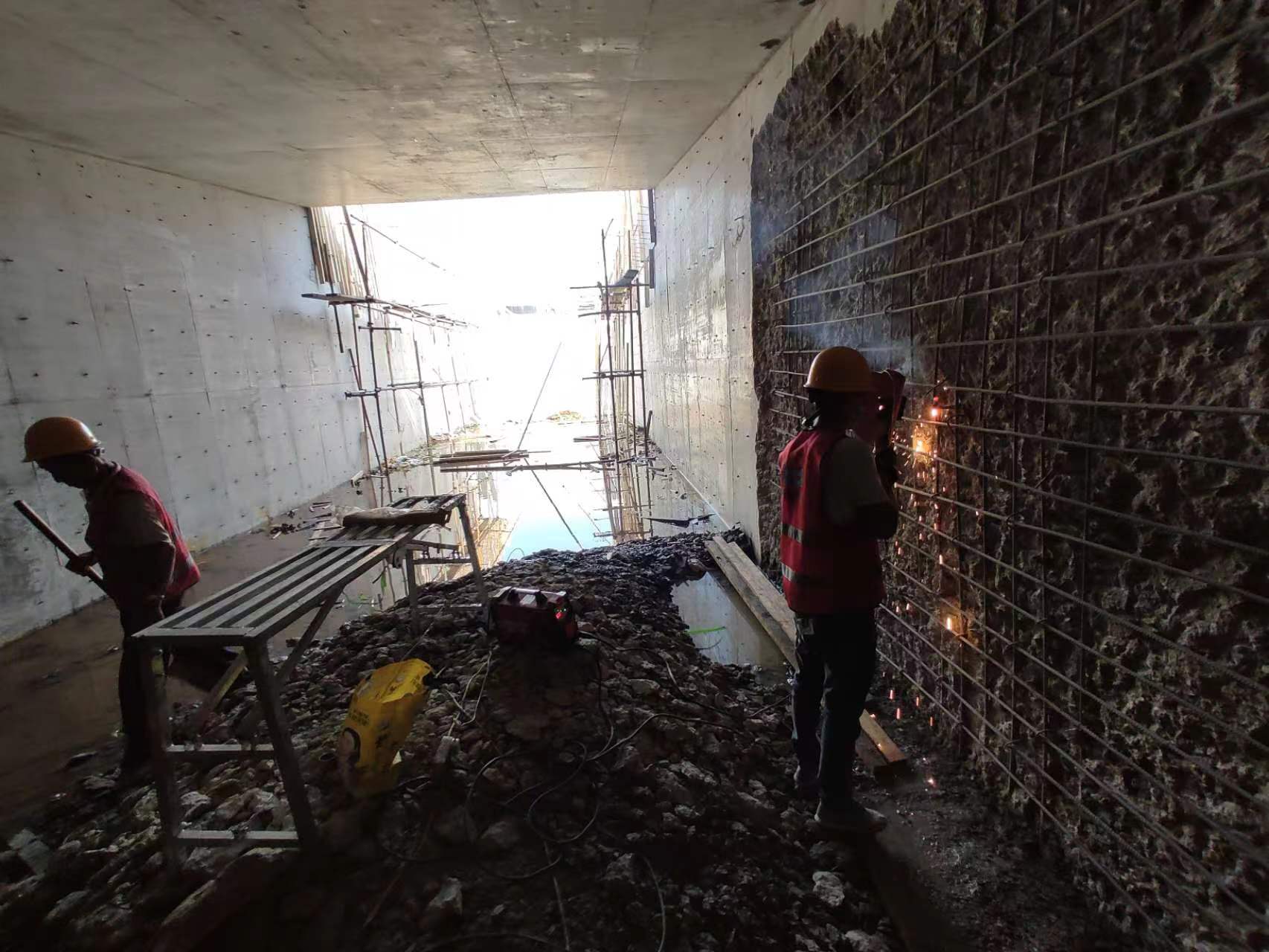 哈尔滨挖断承重墙导致楼体开裂，加固施工方案出炉